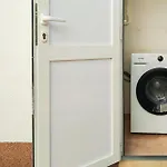 2 Bedroom Beautiful In Apartament *