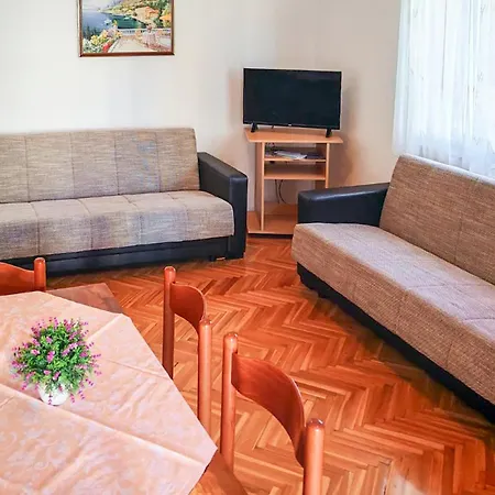 2 Bedroom Beautiful In Apartamento Vodice