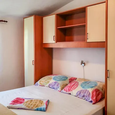 2 Bedroom Beautiful In Apartamento Vodice