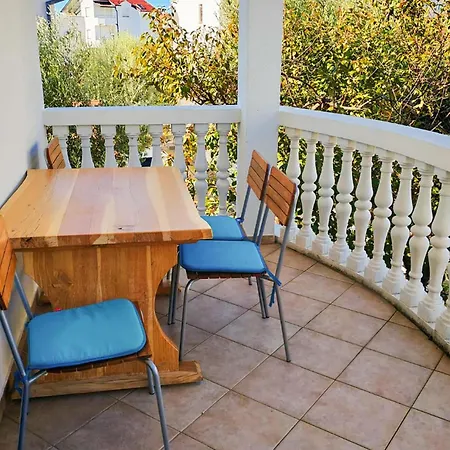 2 Bedroom Beautiful In Apartamento